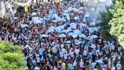 Los hinchas de la Academia y un gran banderazo
