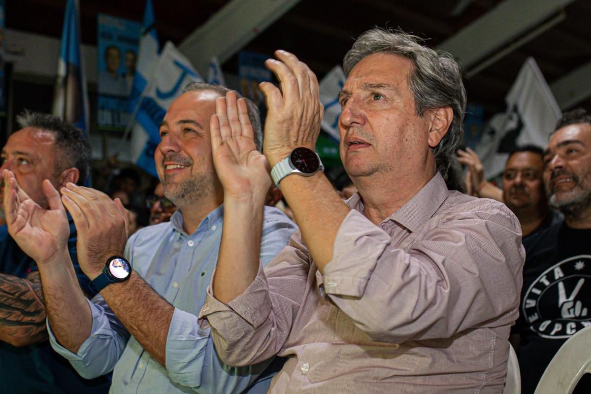 Los candidatos a diputados nacionales Emir Félix y Matías Stevanato durante el acto del Día de la Lealtad en Maipú. Los candidatos a diputados nacionales Emir Félix y Matías Stevanato durante el acto del Día de la Lealtad en Maipú.