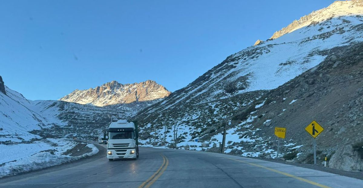 El pronóstico del tiempo en Mendoza indica probabilidades de nevadas débiles en la cordillera. El Paso Internacional Cristo Redentor permanece abierto. El pronóstico del tiempo en Mendoza indica probabilidades de nevadas débiles en la cordillera. El Paso Internacional Cristo Redentor permanece abierto.