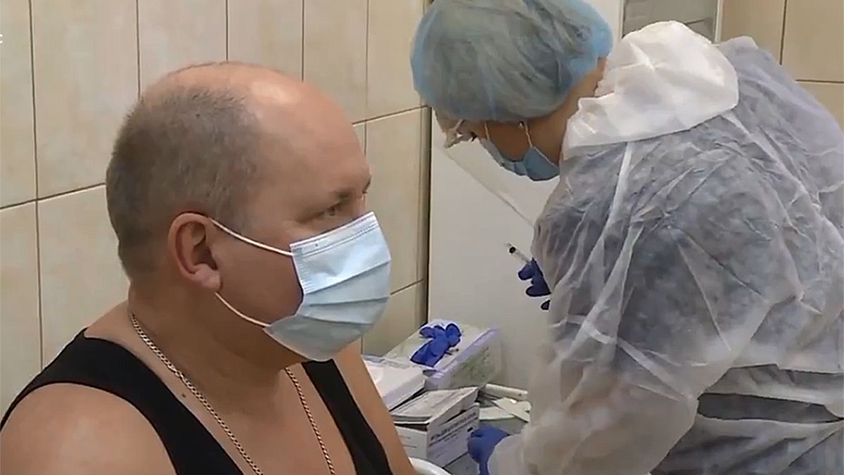 Francia recomendó limitar su administración a mayores de 65 años.