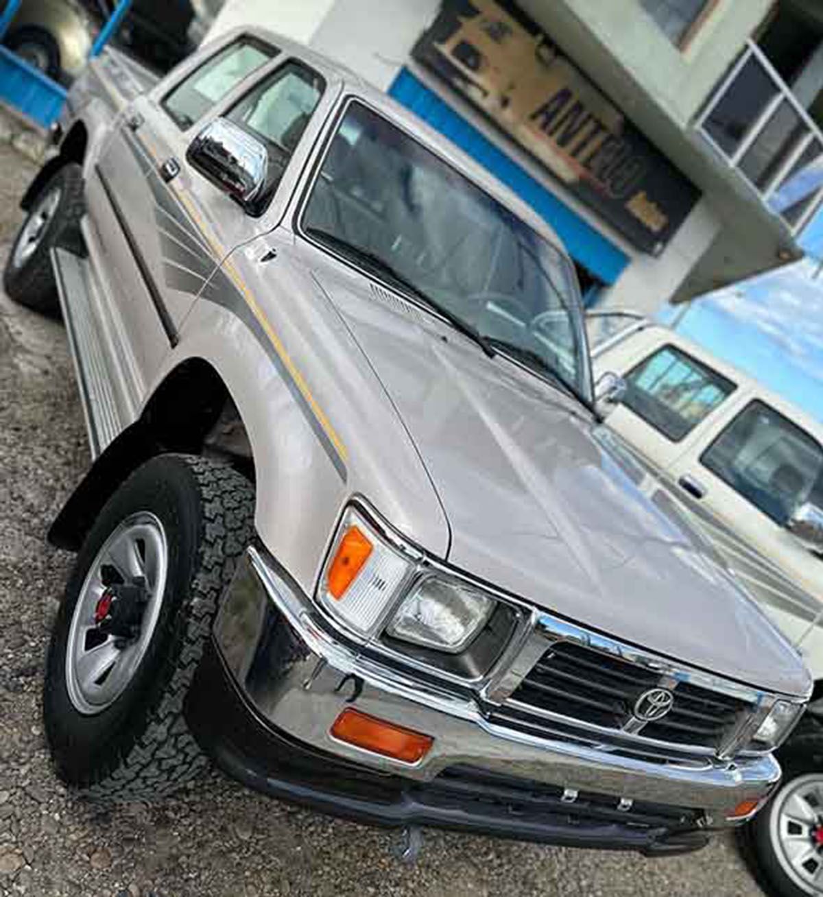 La mala noticia para los interesados en las camionetas Toyota Hilux modelo 2.000 que todavía están 0km es que no se venden. La mala noticia para los interesados en las camionetas Toyota Hilux modelo 2.000 que todavía están 0km es que no se venden.