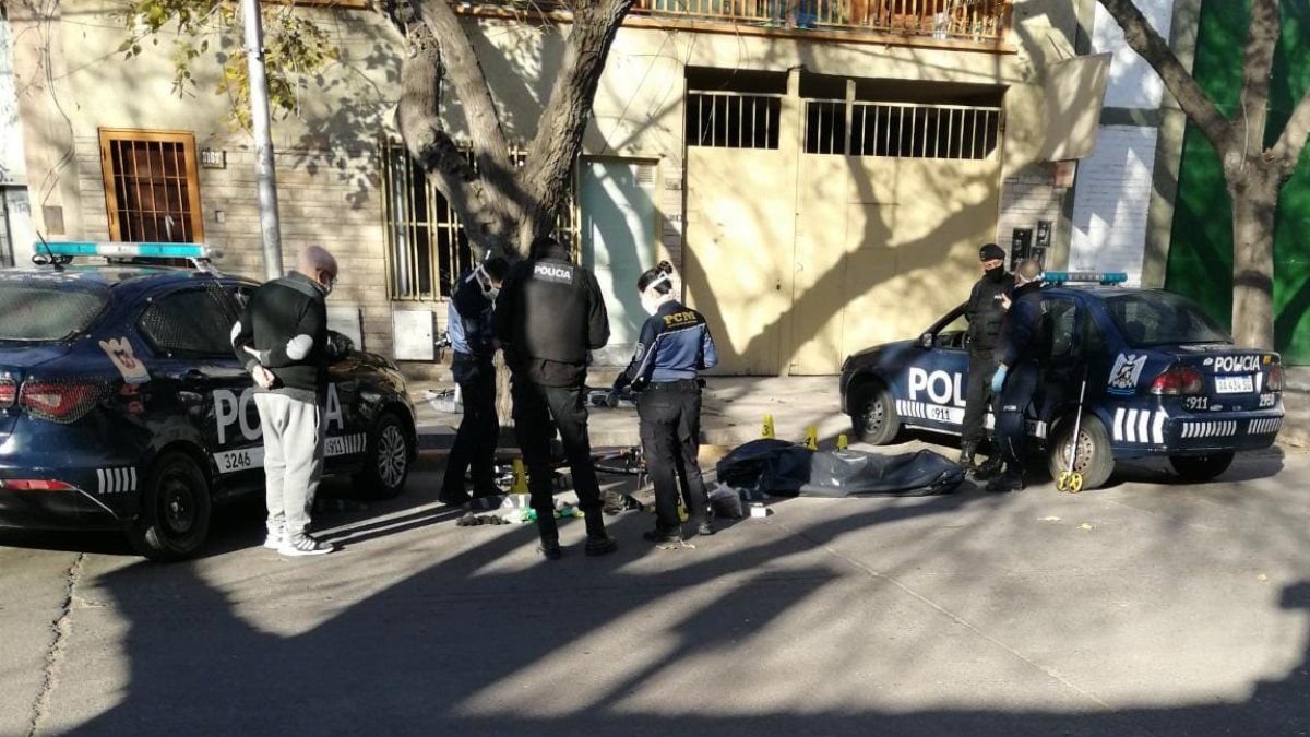 Accidente trágico: un ciclista cayó a una acequia y murió