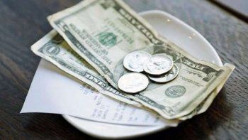 Una camarera recibió una propina de U$S2.020 de una pareja que gastó U$S23