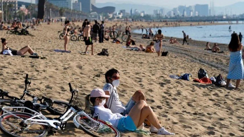 España registró su mayor número de casos diarios de Covid-19 en más de 60 días