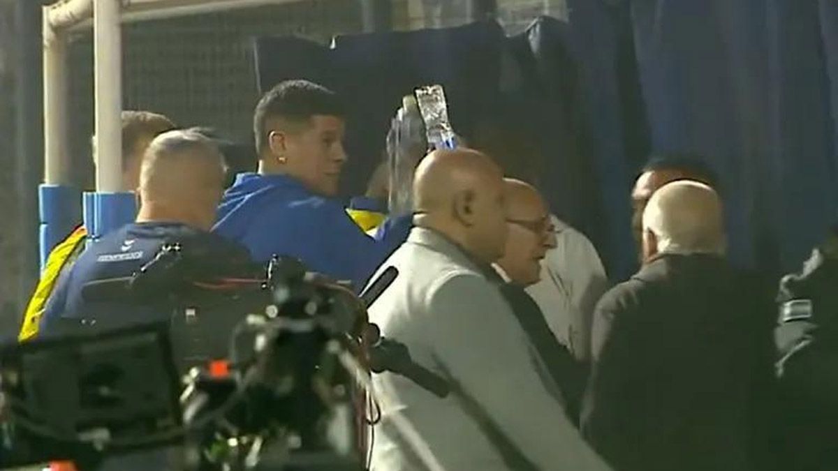 Marcos Rojo no tuvo dudas a la hora de ayudar a los hinchas de Gimnasia La Plata.