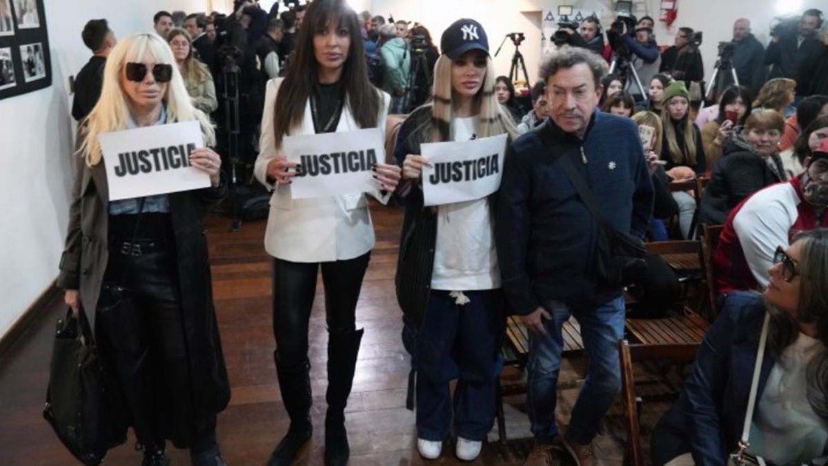 Gabriela Trenchi, Pamela Sosa, Stefy Xipolitakis y Aníbal Pachano pidieron justicia por Silvina Luna Gabriela Trenchi, Pamela Sosa, Stefy Xipolitakis y Aníbal Pachano pidieron justicia por Silvina Luna