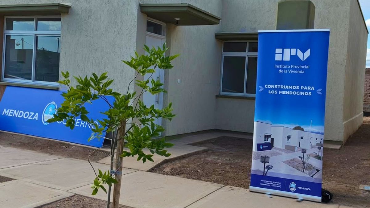 La DGE trabaja junto al IPV en un programa para facilitar el acceso a la casa propia para docentes. La DGE trabaja junto al IPV en un programa para facilitar el acceso a la casa propia para docentes.