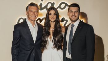¡Una bomba! La foto de la morocha que acompañó a Mauricio Macri en la boda de su sobrino ¡Una bomba! La foto de la morocha que acompañó a Mauricio Macri en la boda de su sobrino