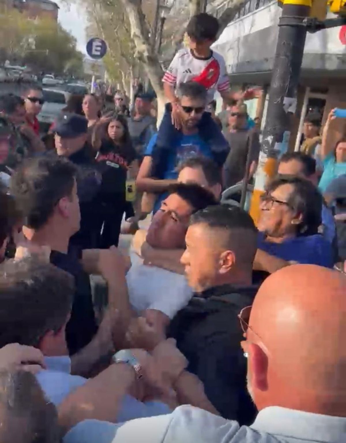 Una de las imágenes que quedó de la marcha en San Rafael. Una de las imágenes que quedó de la marcha en San Rafael.