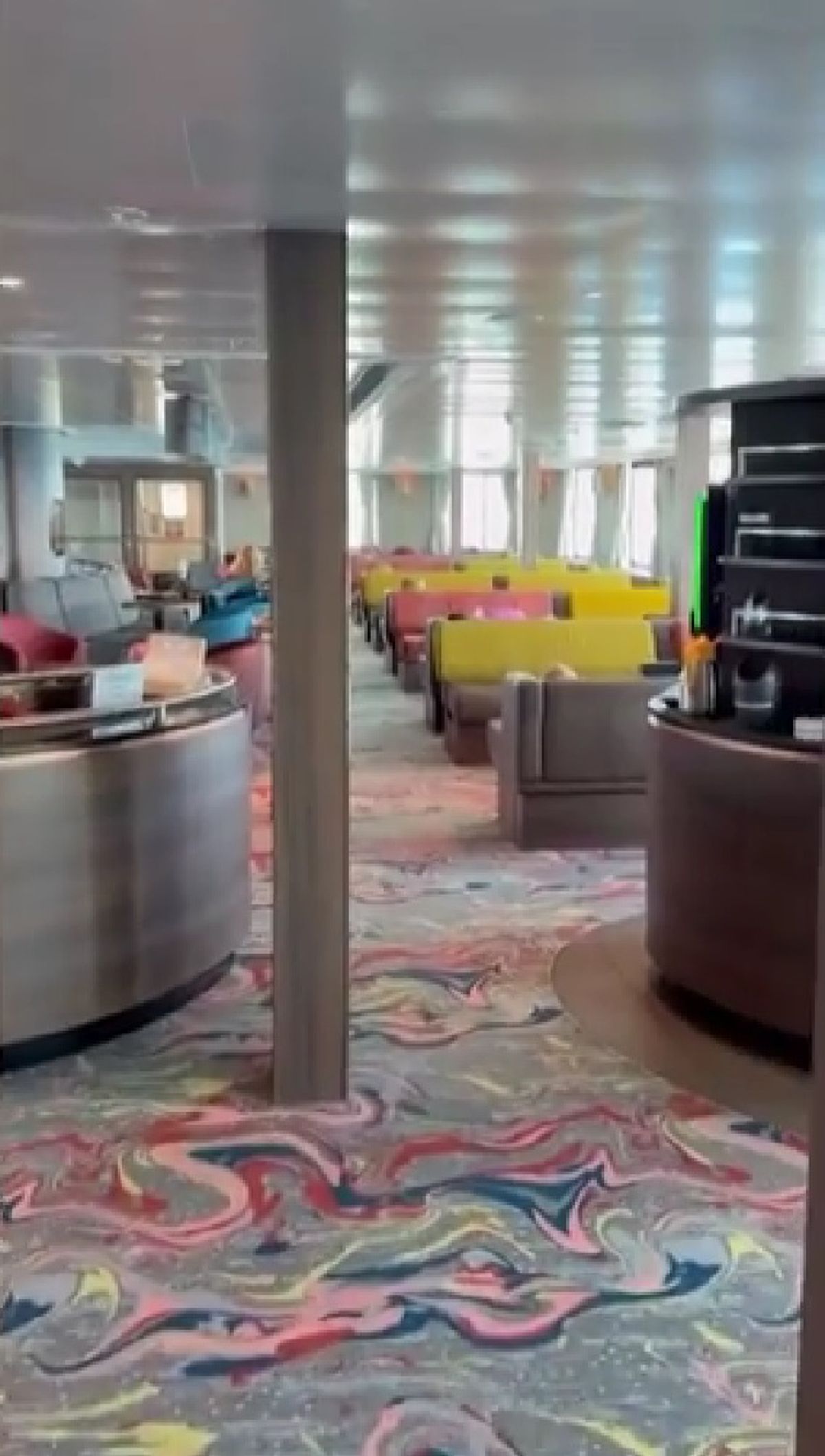 El comedor del crucero, completamente vacío en medio del brote de hantavirus. Fuente: captura de pantalla El comedor del crucero, completamente vacío en medio del brote de hantavirus. Fuente: captura de pantalla