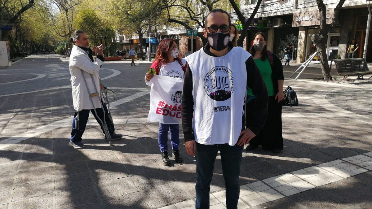 El SUTE amenazó con demandas masivas y caravanazos por la conectividad de los docentes