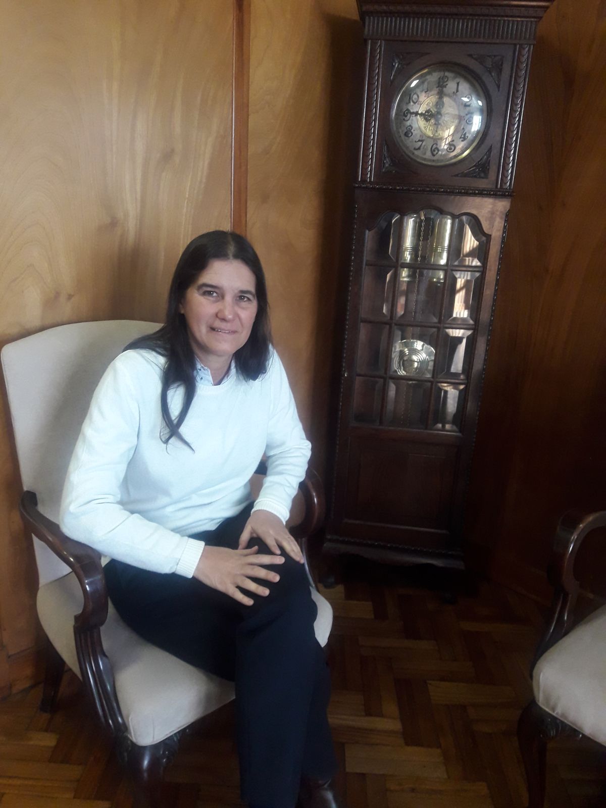 Teresa Day en el despacho que antes frecuentaron Daray y Pérez Hualde.