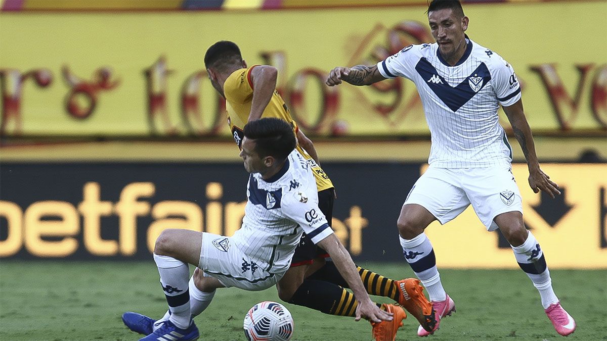 Vélez cometió muchos errores y se quedó afuera