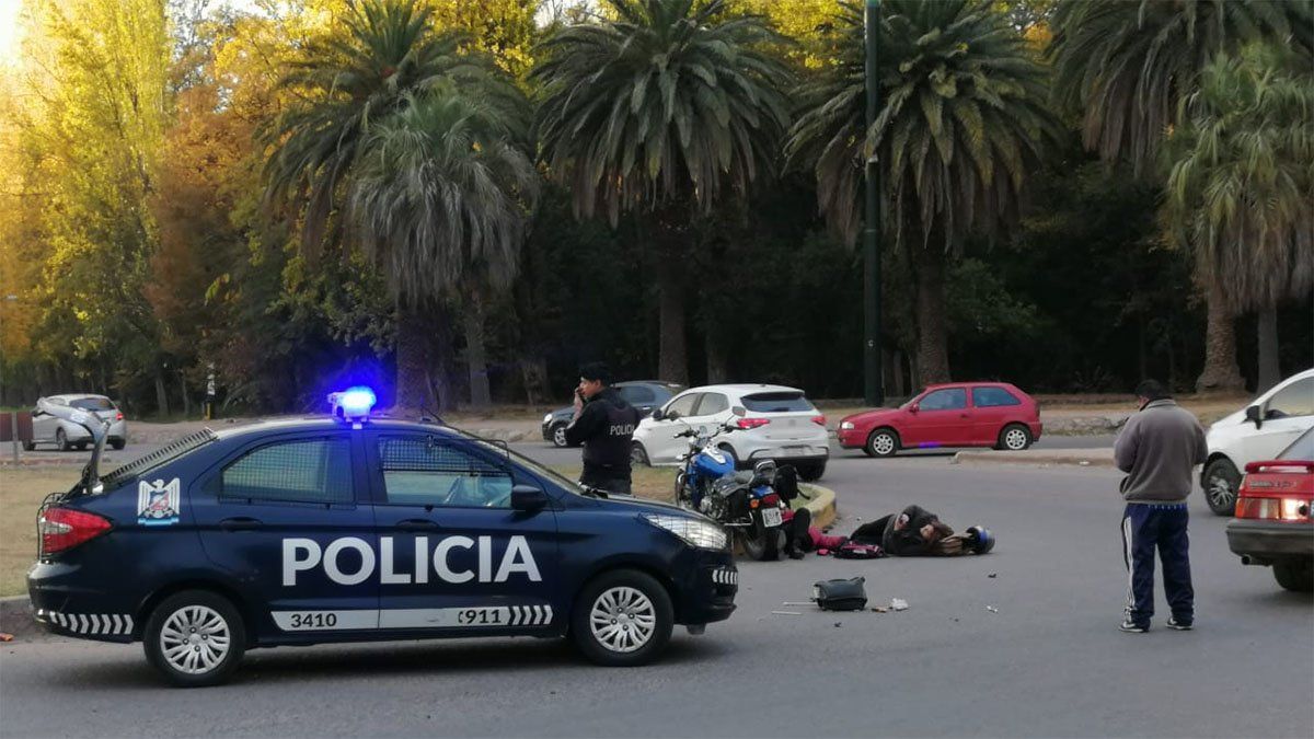 Una pareja de motociclistas resultó herida tras un accidente