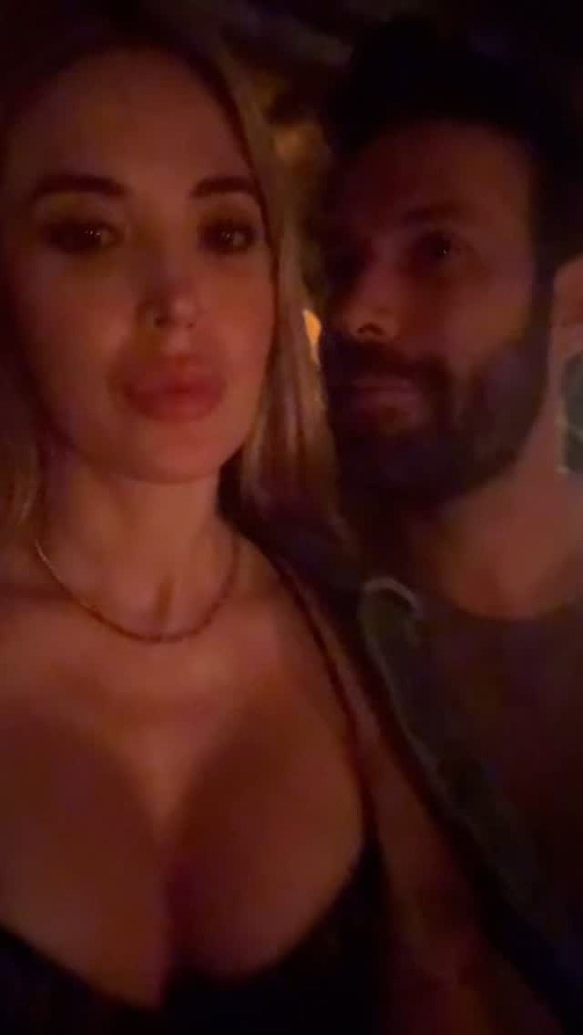 Desde Punta del Este, Jesica Cirio marca tendencia tanga a la vista con sus pantaloncitos al ras. Desde Punta del Este, Jesica Cirio marca tendencia tanga a la vista con sus pantaloncitos al ras.