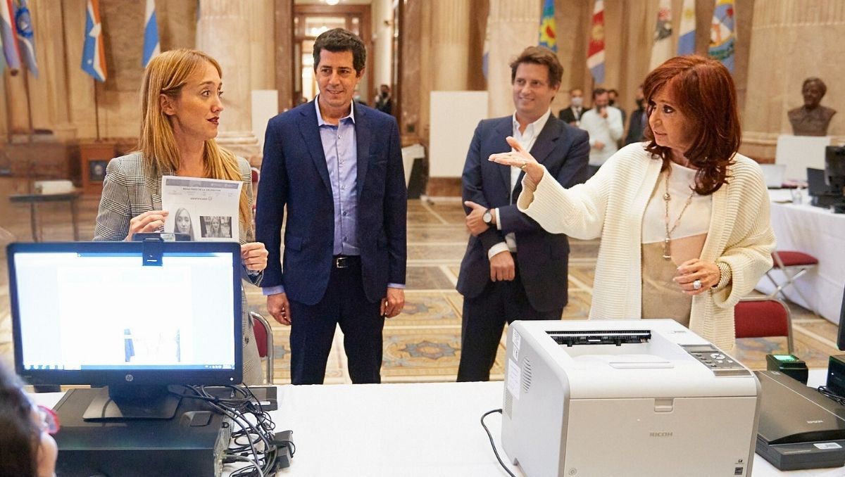 Anabel, Wado De Pedro y Cristina. Anabel, Wado De Pedro y Cristina.