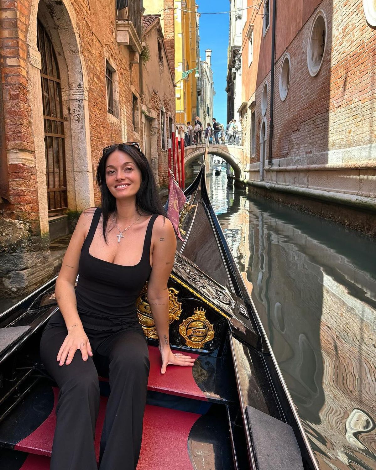 Desde Venecia, Oriana Sabatini confirma que es la reina del corporate core furor. Desde Venecia, Oriana Sabatini confirma que es la reina del corporate core furor.
