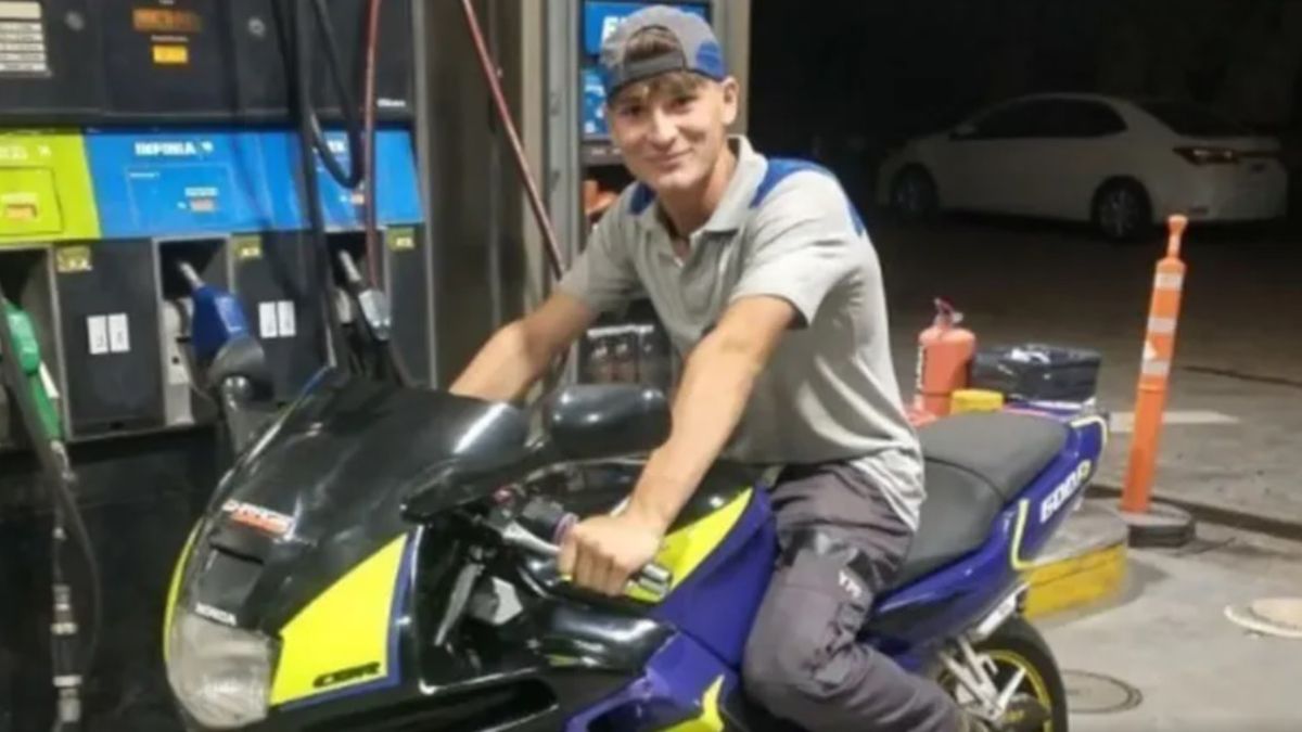 Un cura que conducía su automóvil atropelló y mató a un joven de 18 años que iba en moto, ambos vecinos de Monte Hermoso Un cura que conducía su automóvil atropelló y mató a un joven de 18 años que iba en moto, ambos vecinos de Monte Hermoso