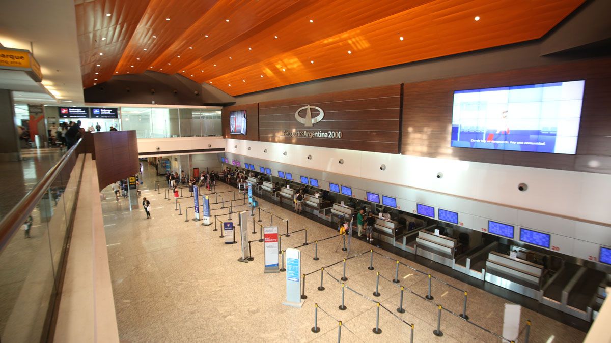 El aeropuerto El Plumerillo sigue cerrado a los turistas extranjeros por la pandemia de Covid-19. Si se aprueba el protocolo para la reapertura de las fronteras con Chile podrá abrir en poco más de una semana.