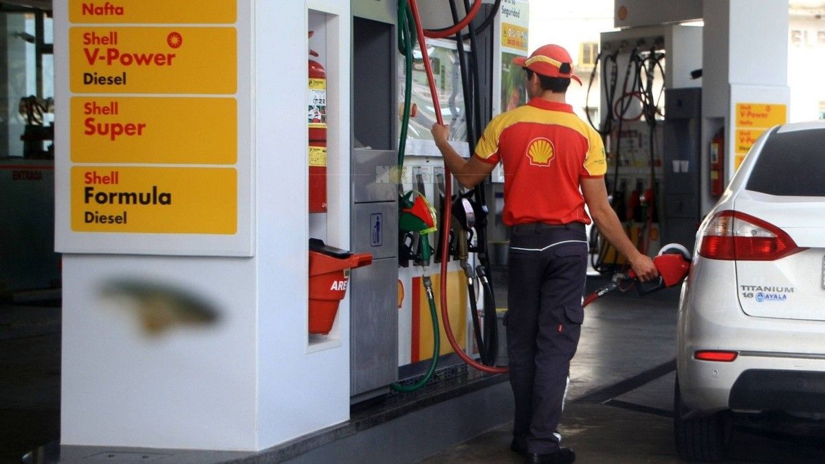 Shell y Axion aumentaron el precio de la nafta y el gasoil un 11% promedio en todo el país