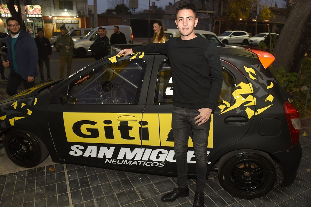 Durante la inauguración también fue presentado un impecable Toyota Etios, que será conducido por Danilo Gil. Durante la inauguración también fue presentado un impecable Toyota Etios, que será conducido por Danilo Gil.