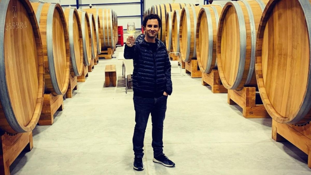 El enólogo asegura que lo más interesante es interpretar al vino como una puerta para conocer lugares, culturas y tradiciones. El enólogo asegura que lo más interesante es interpretar al vino como una puerta para conocer lugares, culturas y tradiciones.