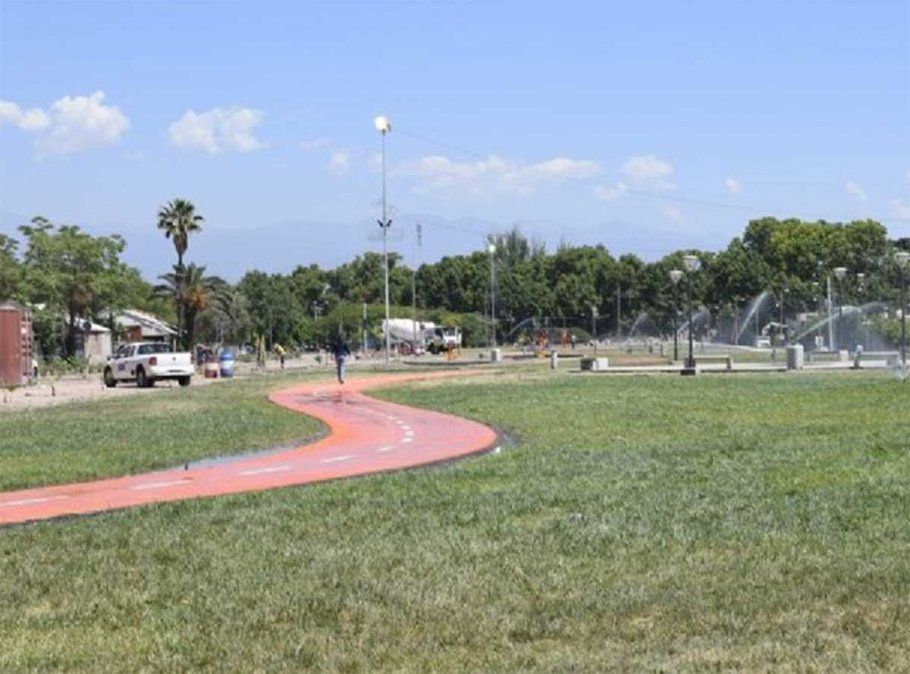 Un verdadero caos se desató en Maipú luego de que un joven resultara muerto de un disparo en el Parque Canota. Otro adolescente fue apuñalado mientras huía.
