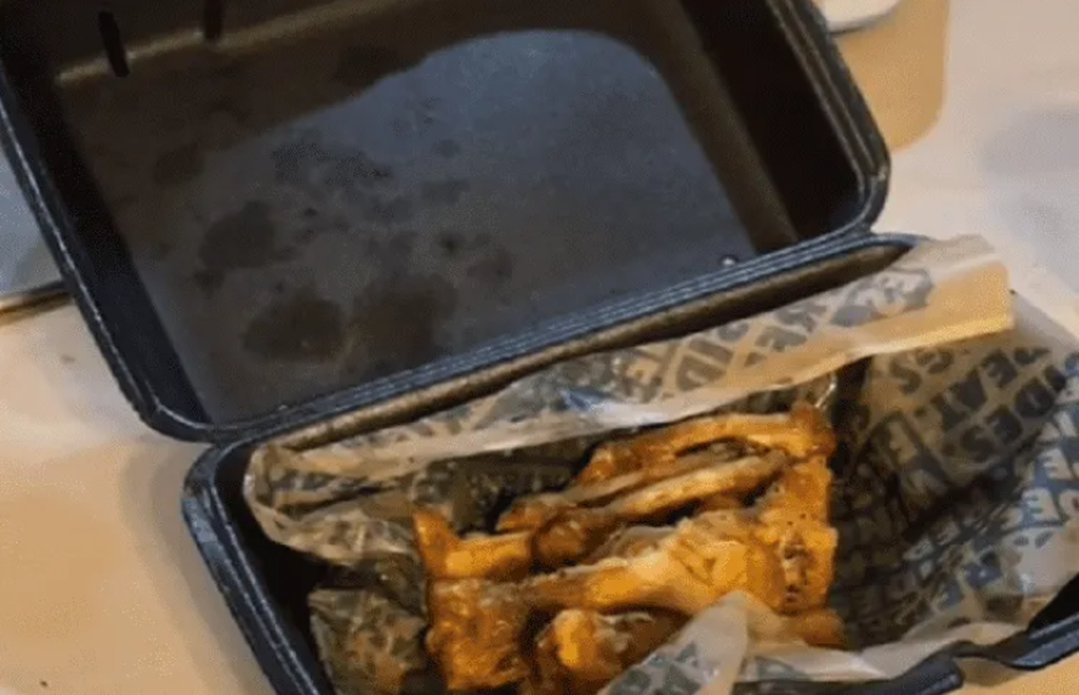 No aguantó. Un delivery hambriento se comió el pedido y dejó una carta viral.