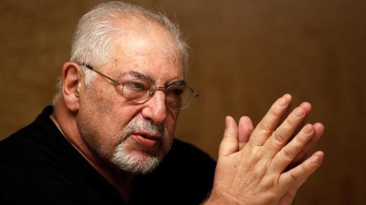 Jorge Bucay es escritor y psicólogo argentino. Tiene numerosos libros publicados, entre ellos Cartas para Claudia.