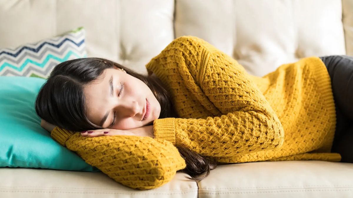 Dormir la siesta permite descansar del trabajo realizado y recuperar energías para lo que resta del día Dormir la siesta permite descansar del trabajo realizado y recuperar energías para lo que resta del día