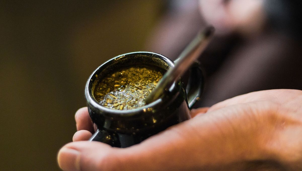 Si las manchas de mate no se limpian a tiempo, pueden dejar marca permanente. Si las manchas de mate no se limpian a tiempo, pueden dejar marca permanente. 