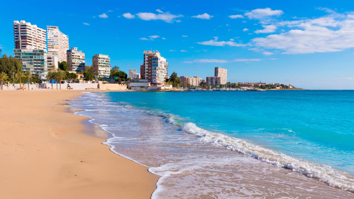 &nbsp;Playa de San Juan - Alicante - España &nbsp; &nbsp; &nbsp; La playa de San Juan es la más encantadora de Alicante y conquista a todo España con su arenal infinito.