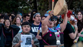Piden la renuncia de ministro chileno por la muerte de comunero mapuche