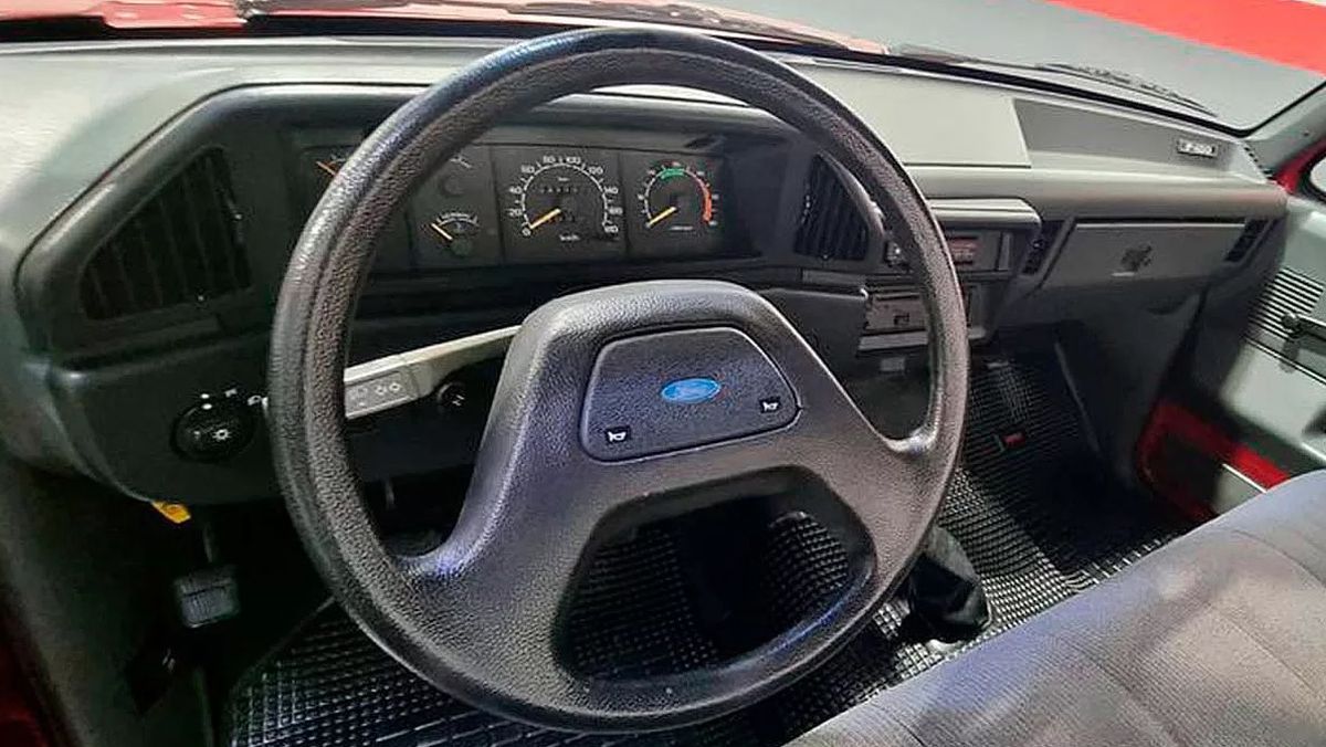 La pick up F100 se encontraba en un estado original en un estado general impecable en una plataforma de ventas La pick up F100 se encontraba en un estado original en un estado general impecable en una plataforma de ventas