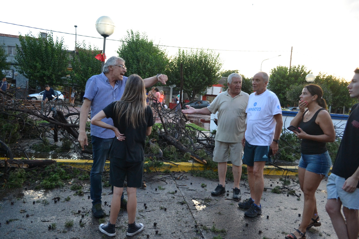El intendente Rufeil recorrió zonas afectadas.