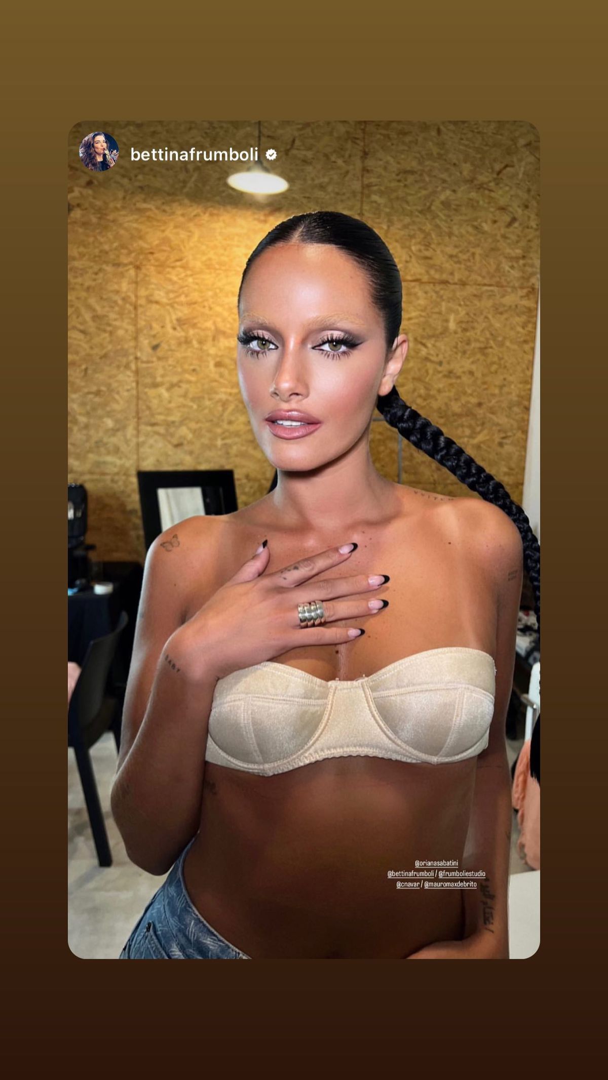 Oriana Sabatini se puso corpiño del tamaño de un cinturón y la foto es viral. Oriana Sabatini se puso corpiño del tamaño de un cinturón y la foto es viral.