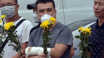 Llueve en China y hay alarma porque a la gente le quema la piel