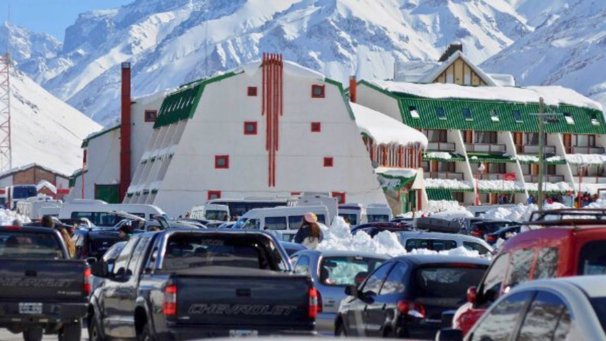 Los prestadores turísticos podrán solucionar el inconveniente que se da todos los años cuando la Cordillera ofrece paisajes nevados y estos no pueden subir a los turistas más allá de Uspallata