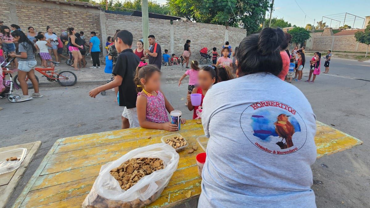 La gente del comedor Horneritos