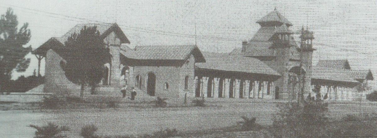 La primera fachada del Regatas, así se veía en 1909
