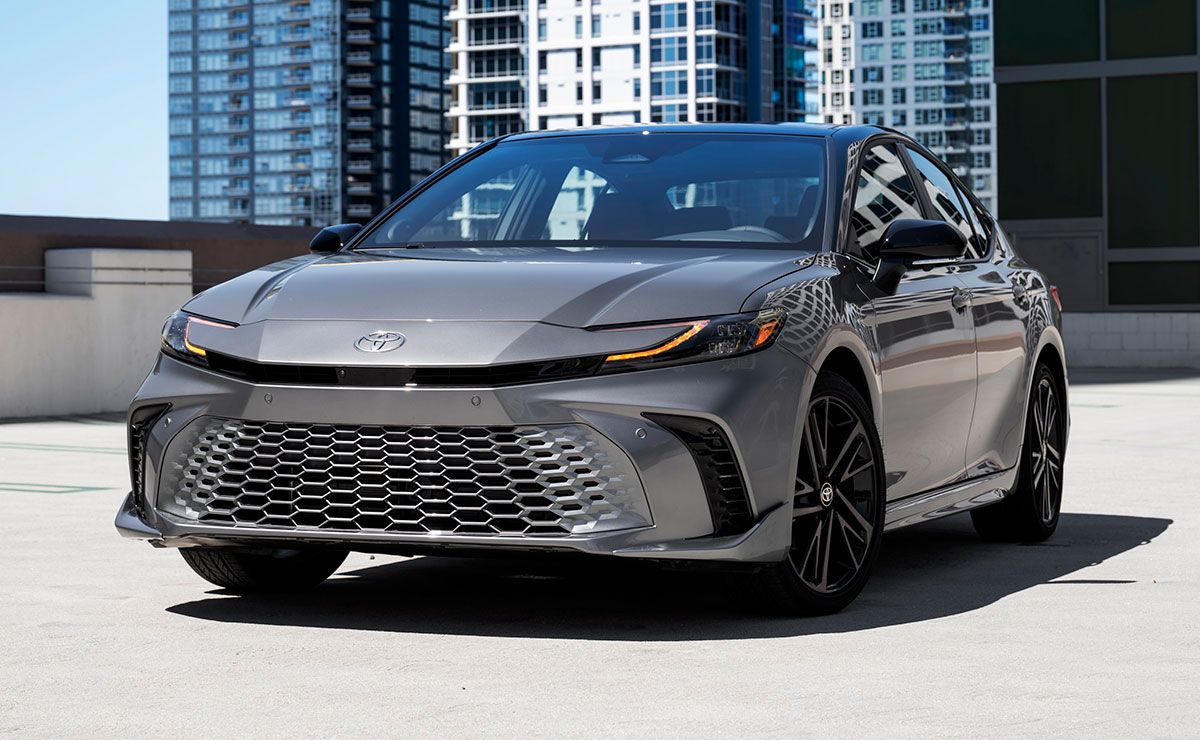 El Camry es uno de los autos más vendidos de Toyota. El Camry es uno de los autos más vendidos de Toyota.