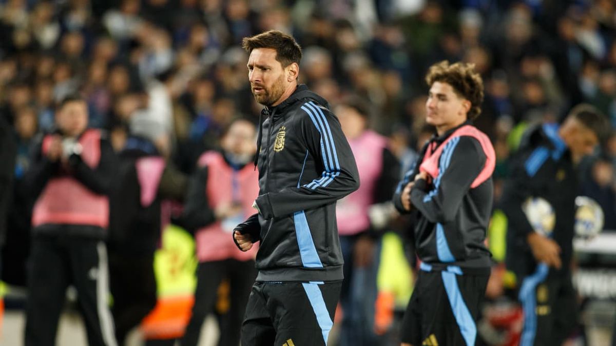 Messi hizo la entrada en calor entre l&aacute;grimas.
