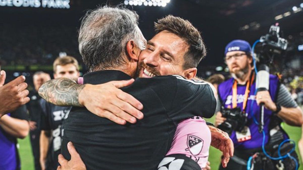 Messi y el Tata Martino quieren seguir ganando títulos Messi y el Tata Martino quieren seguir ganando títulos