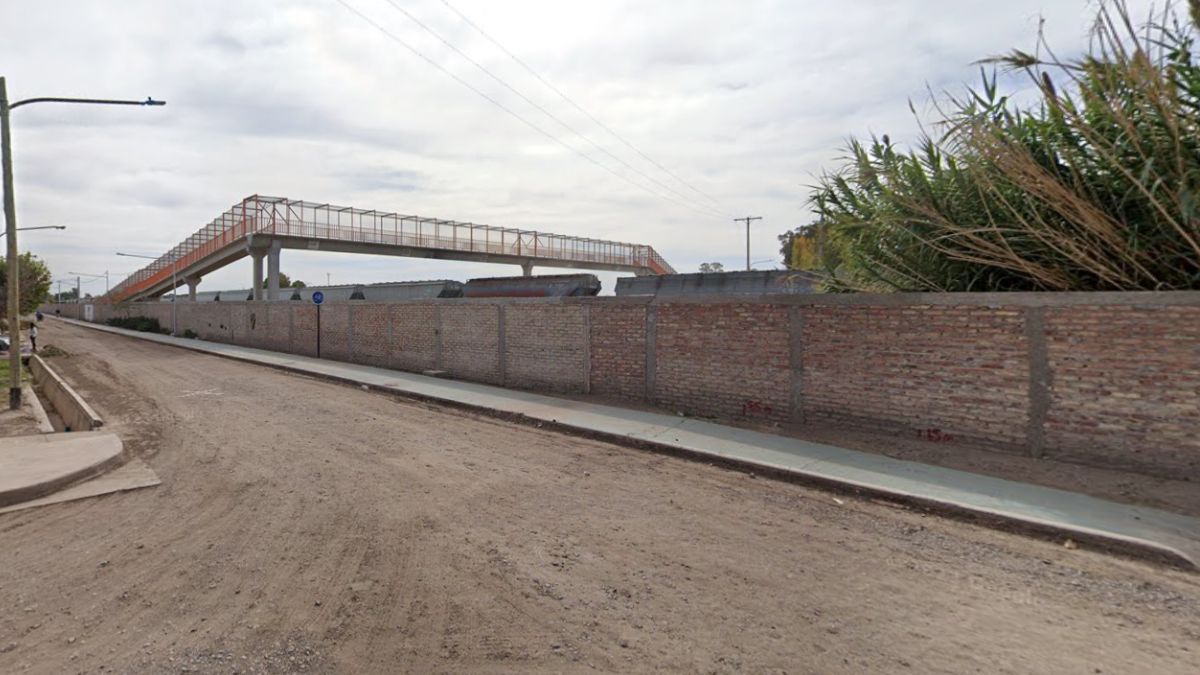 Una mujer de 33 años de Palmira se encuentra en terapia intensiva después de sufrir un accidente en bicicleta al caer de una pasarela.