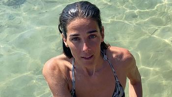 Juana Viale, con bikini en Europa y de gala en la mesa de Mirtha