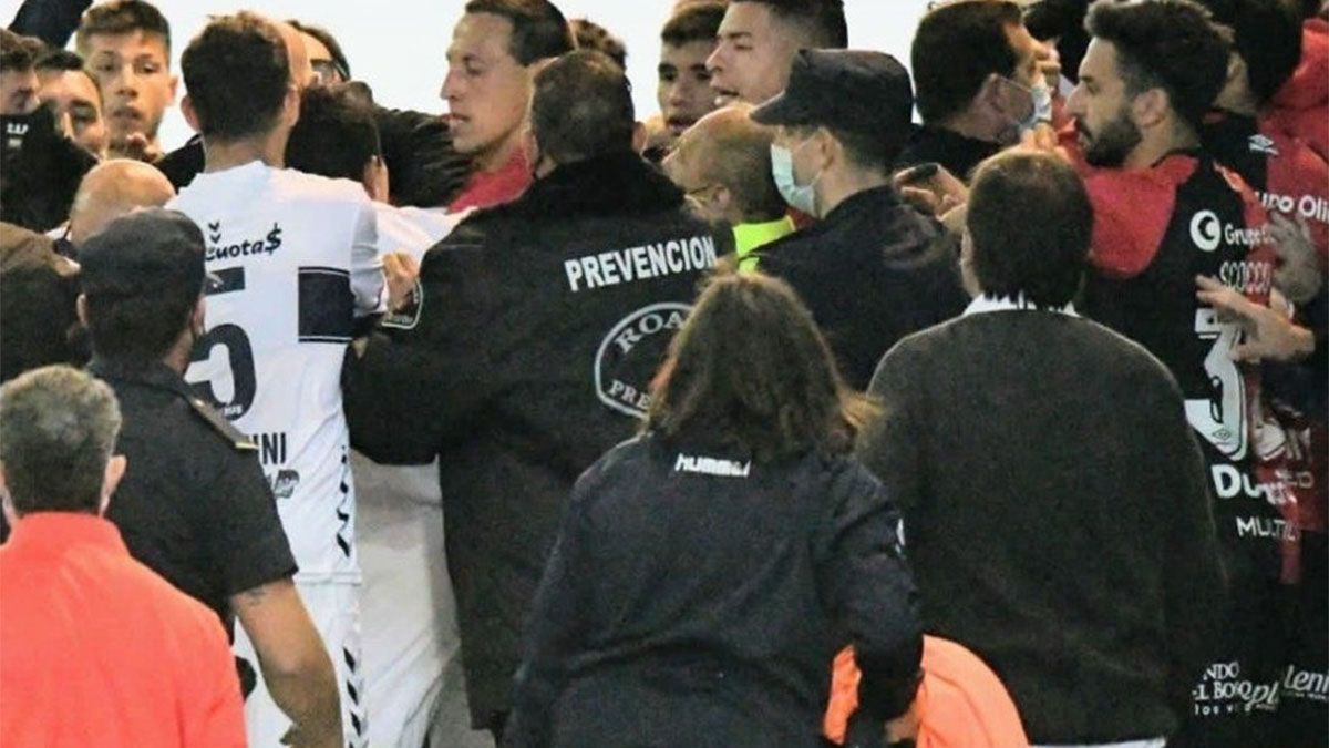 Triunfo de Gimnasia La Plata sobre Newell's y escándalo