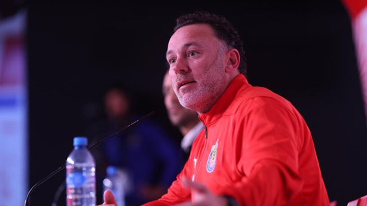 Milito se suma a la lista de argentinos que dirigieron a Chivas.