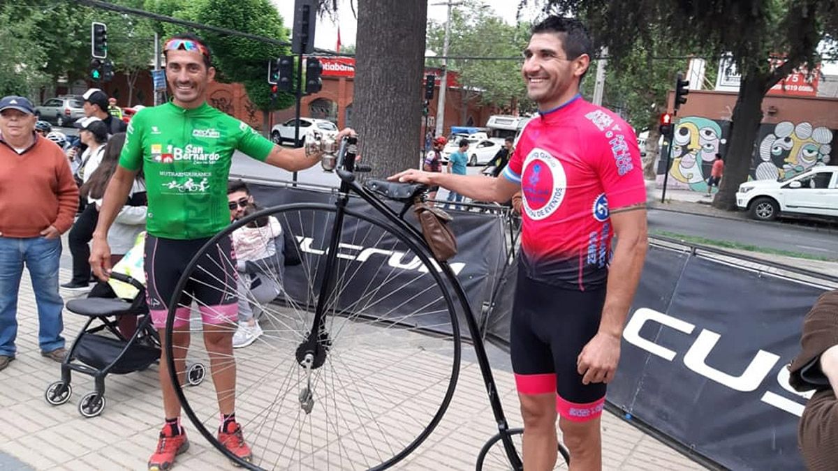 Walter Báez, a la derecha, posa junto a David Funes.