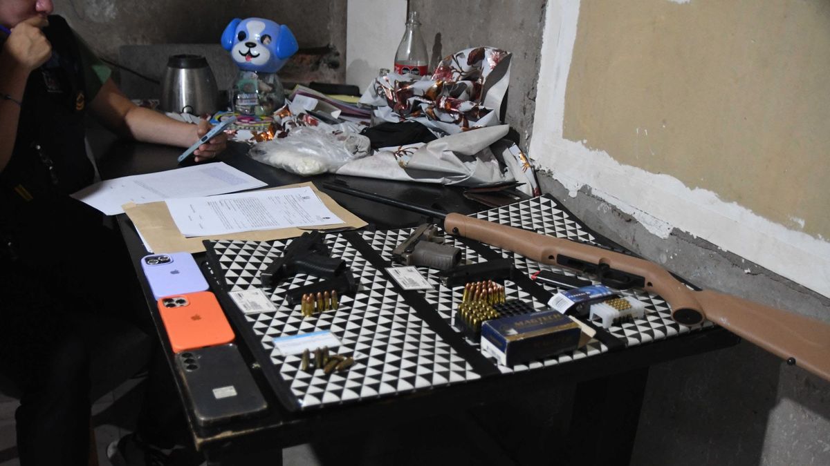 En el megaoperativo la Policía secuestró armas de fuego, celulares, drogas, autopartes y bicicletas robadas. En el megaoperativo la Policía secuestró armas de fuego, celulares, drogas, autopartes y bicicletas robadas.