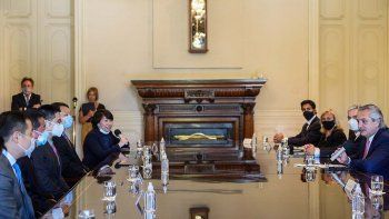 Alberto Fernández firmó acuerdos con China para reactivar el ferrocarril